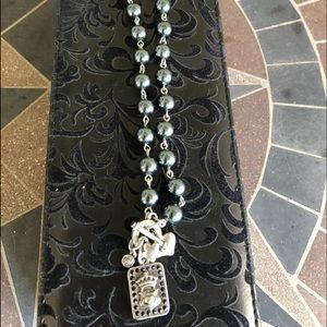 Ladies pearl necklace